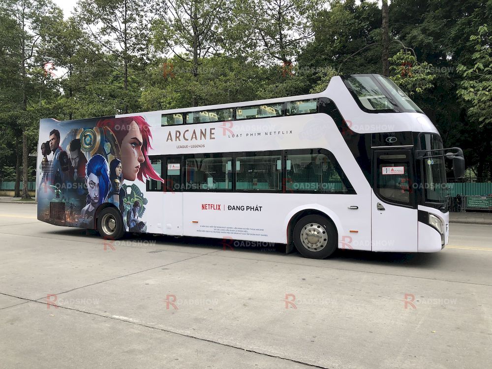 Dự án Roadshow xe bus hai tầng của Netflix quảng bá phim “Arcane”