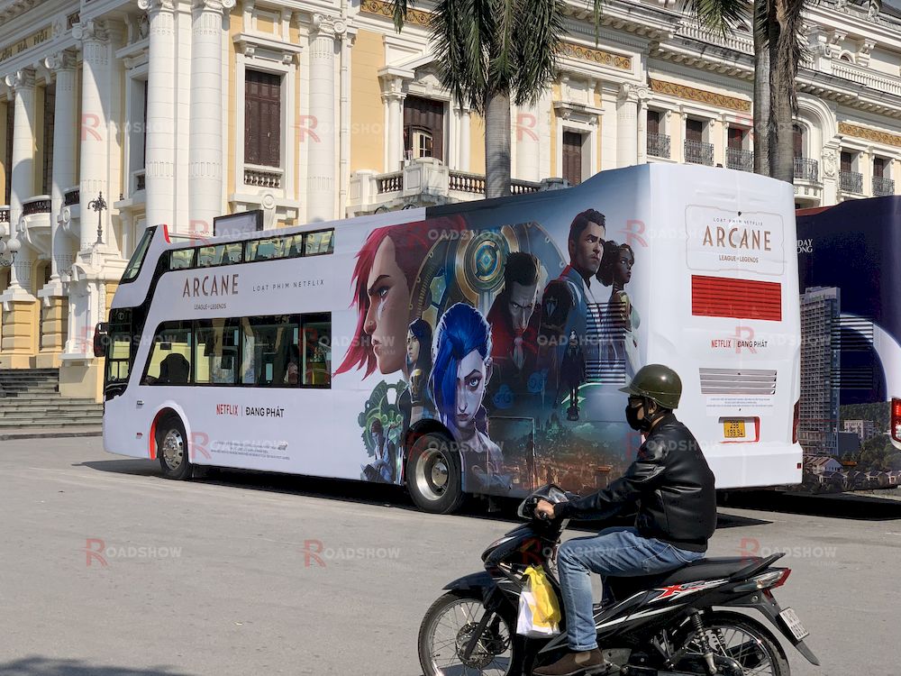 Dự án Roadshow xe bus hai tầng của Netflix quảng bá phim “Arcane”