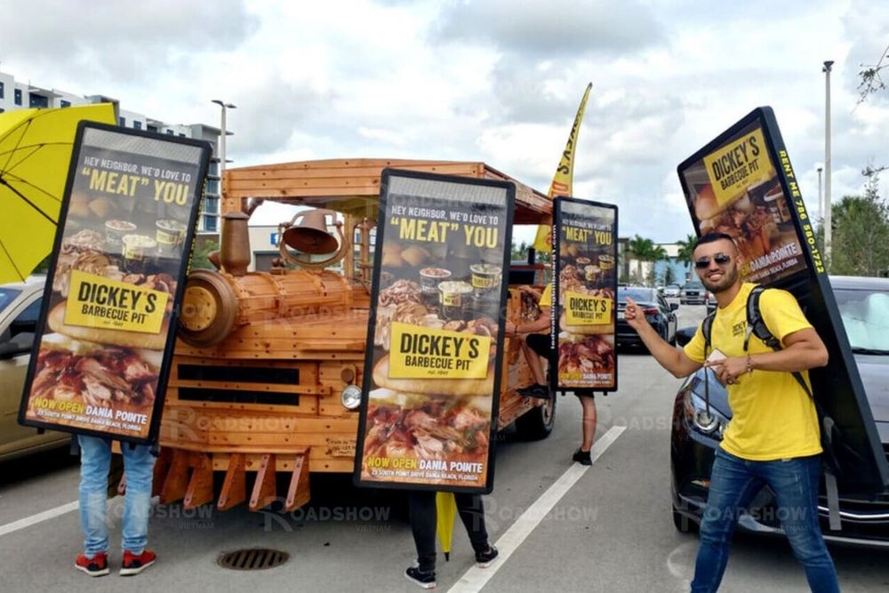 Dịch vụ tổ chức Roadshow đi bộ, Human Billboard Dịch vụ tổ chức Roadshow đi bộ, Human Billboard