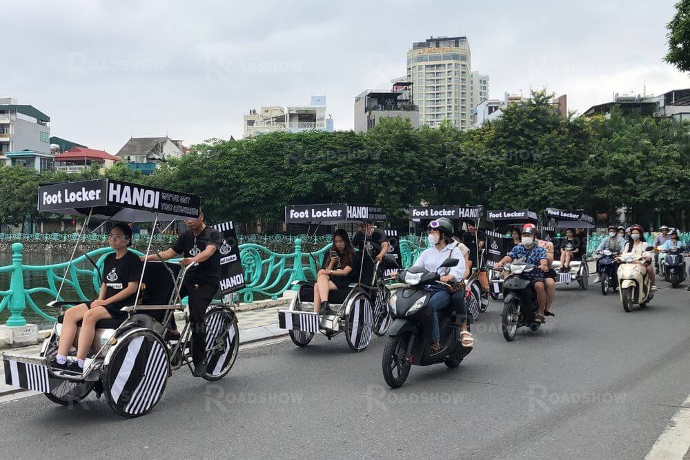 Chiến dịch Roadshow Bus 2 tầng và xích lô của Foot Locker tại Hà Nội