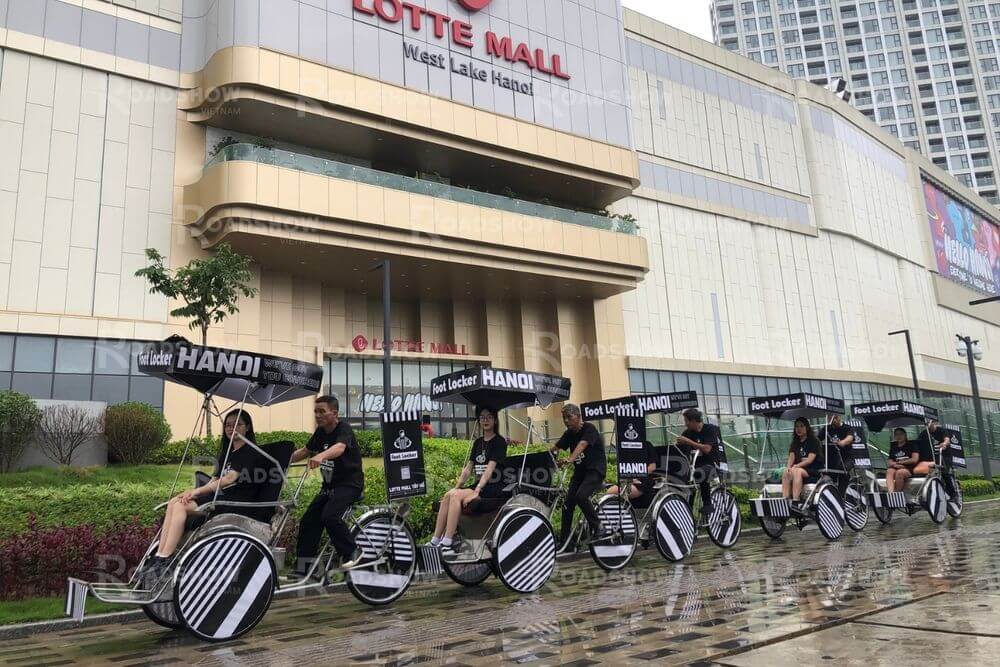 Chiến dịch Roadshow Bus 2 tầng và xích lô của Foot Locker tại Hà Nội