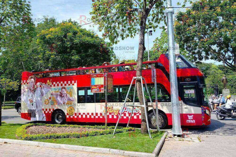 Chiến dịch Roadshow Bus 2 tầng của FC Tăng Phúc tại Hà Nội