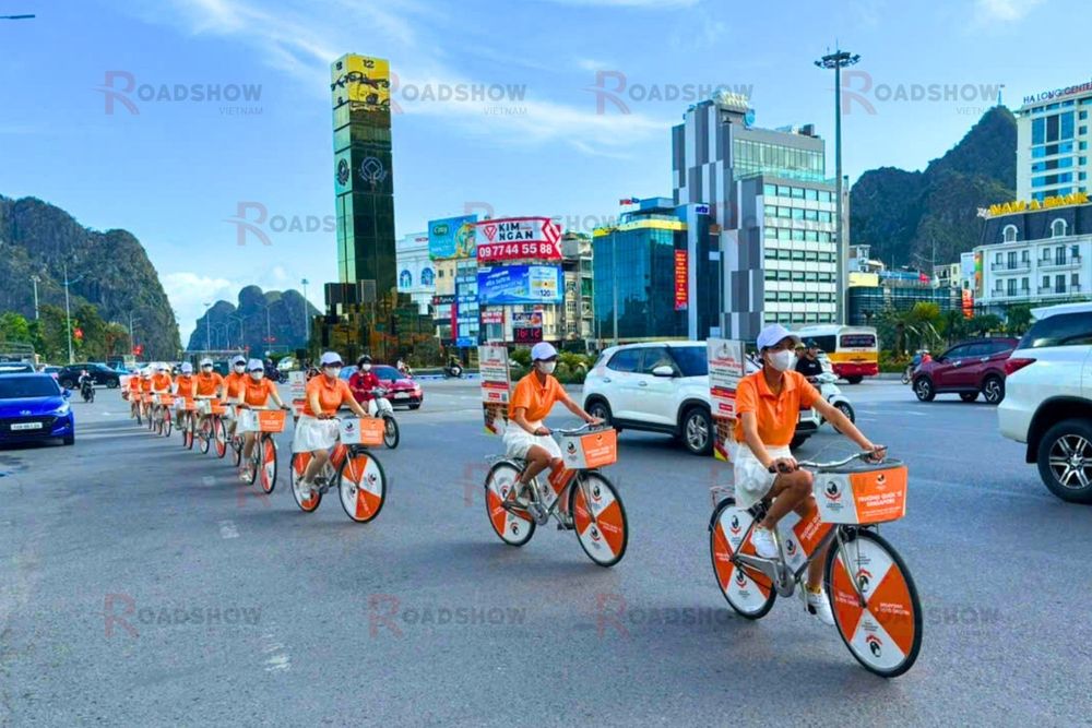 Chiến dịch Roadshow Bus 2 tầng và xe đạp của KinderWorld tại Hạ Long