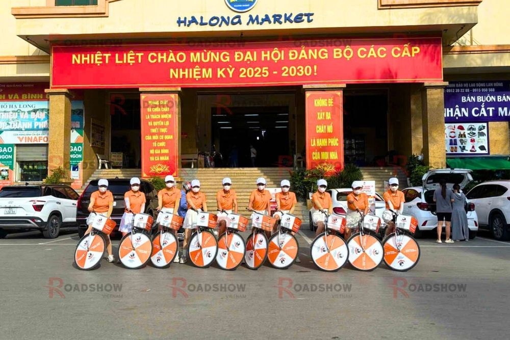 Chiến dịch Roadshow Bus 2 tầng và xe đạp của KinderWorld tại Hạ Long