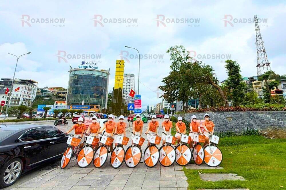 Chiến dịch Roadshow Bus 2 tầng và xe đạp của KinderWorld tại Hạ Long