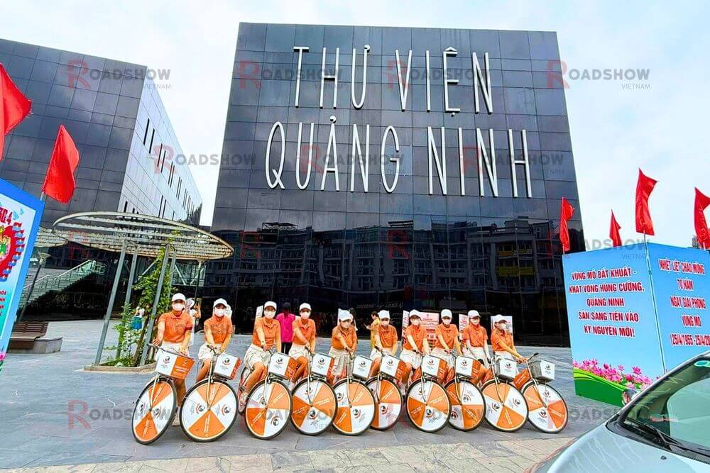 Chiến dịch Roadshow Bus 2 tầng và xe đạp của KinderWorld tại Hạ Long