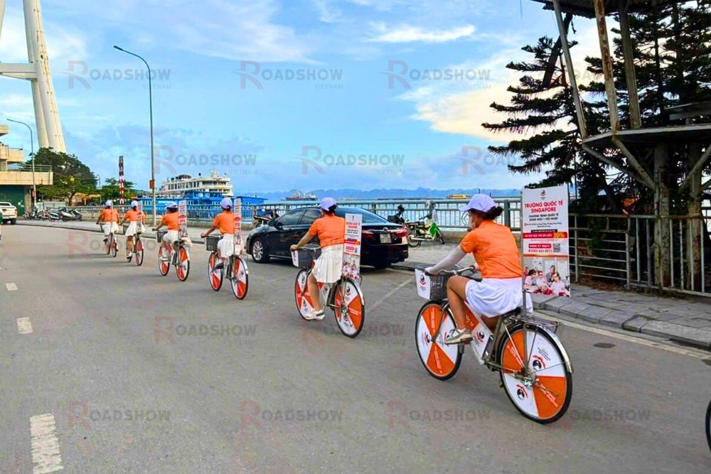 Chiến dịch Roadshow Bus 2 tầng và xe đạp của KinderWorld tại Hạ Long