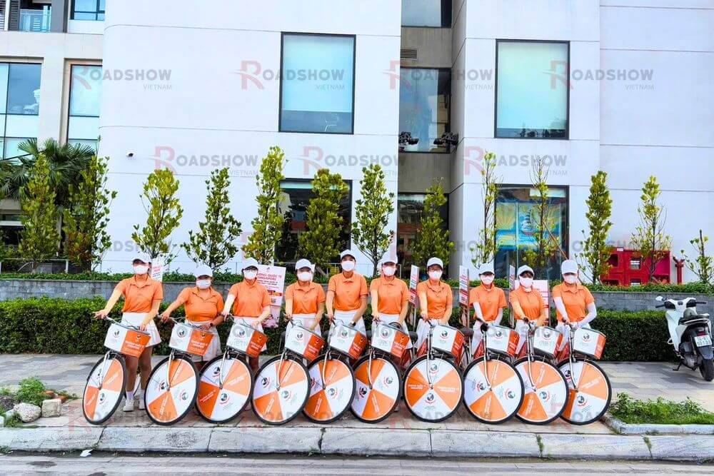 Chiến dịch Roadshow Bus 2 tầng và xe đạp của KinderWorld tại Hạ Long