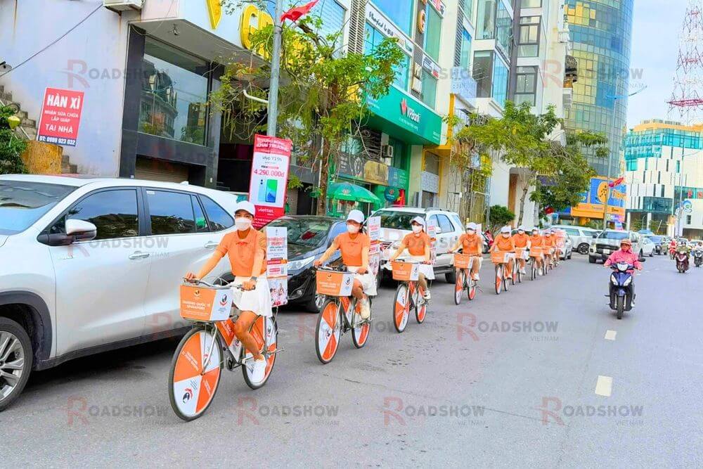 Chiến dịch Roadshow Bus 2 tầng và xe đạp của KinderWorld tại Hạ Long