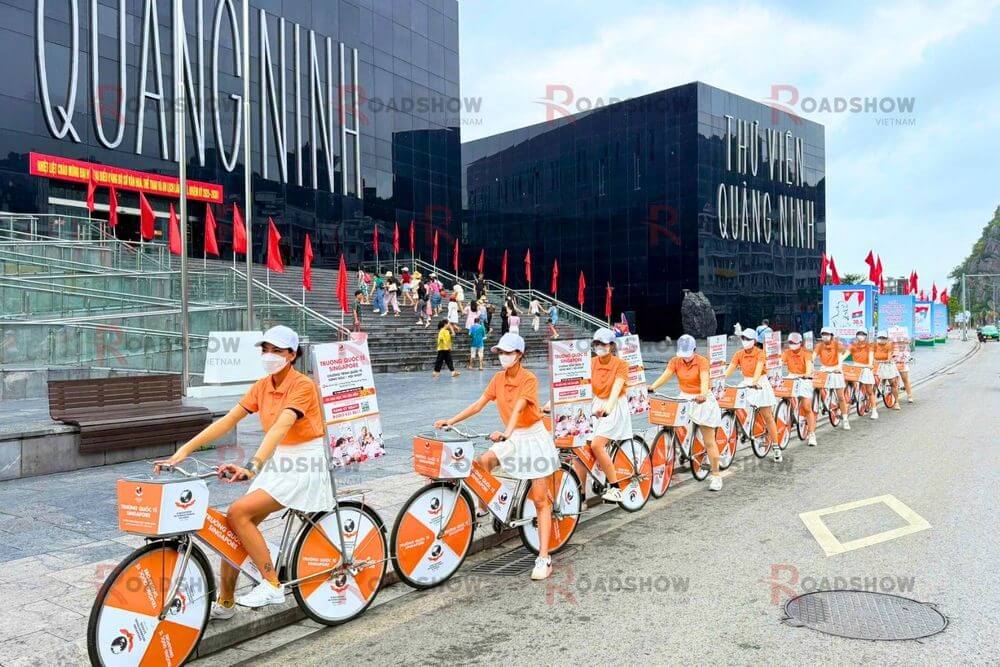 Chiến dịch Roadshow Bus 2 tầng và xe đạp của KinderWorld tại Hạ Long